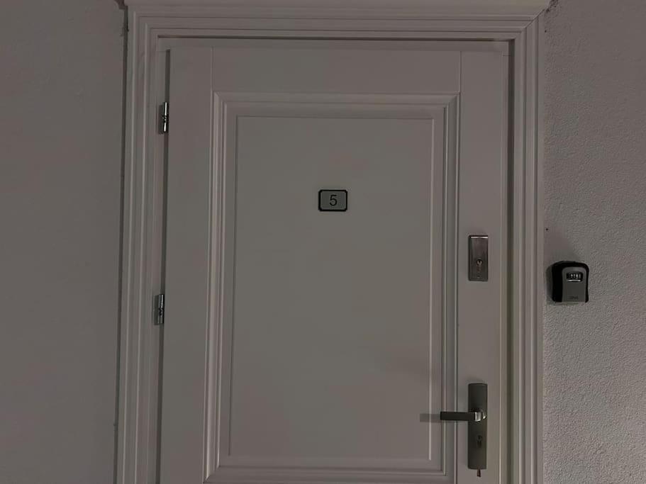 Old Town - B5 Apartment